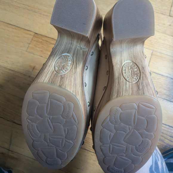 Women's Tan Leather Clogs - Picture 8 of 9